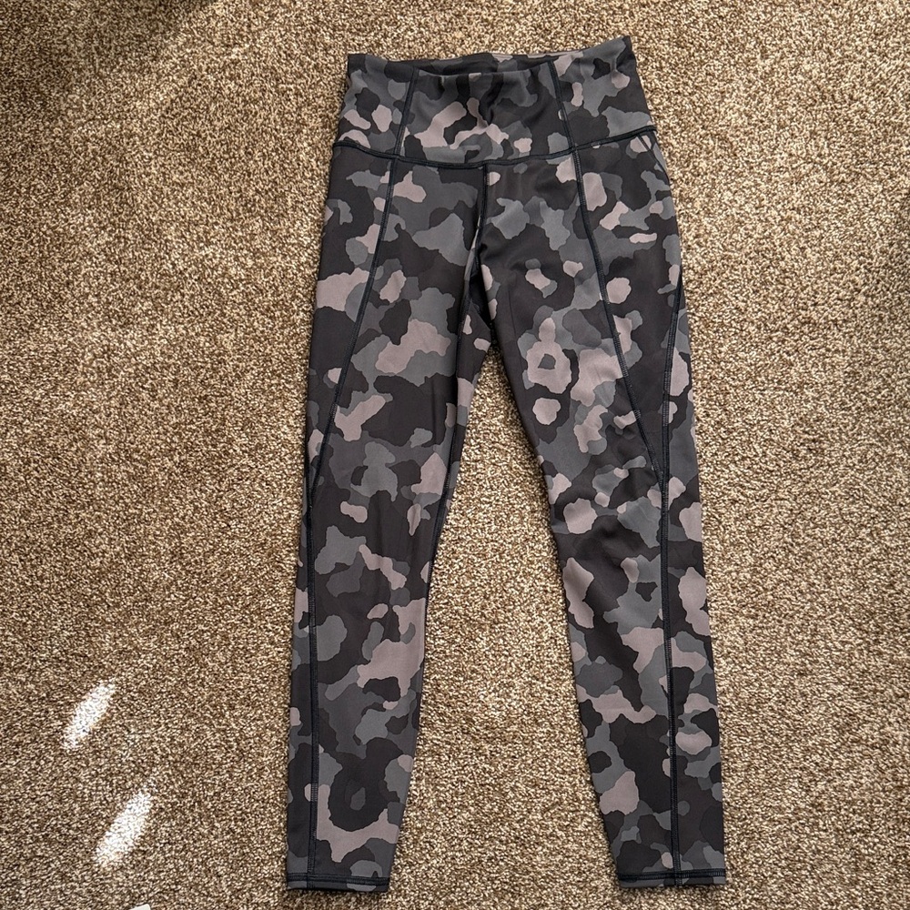Athleta stash pocket Camouflage Print Leggings